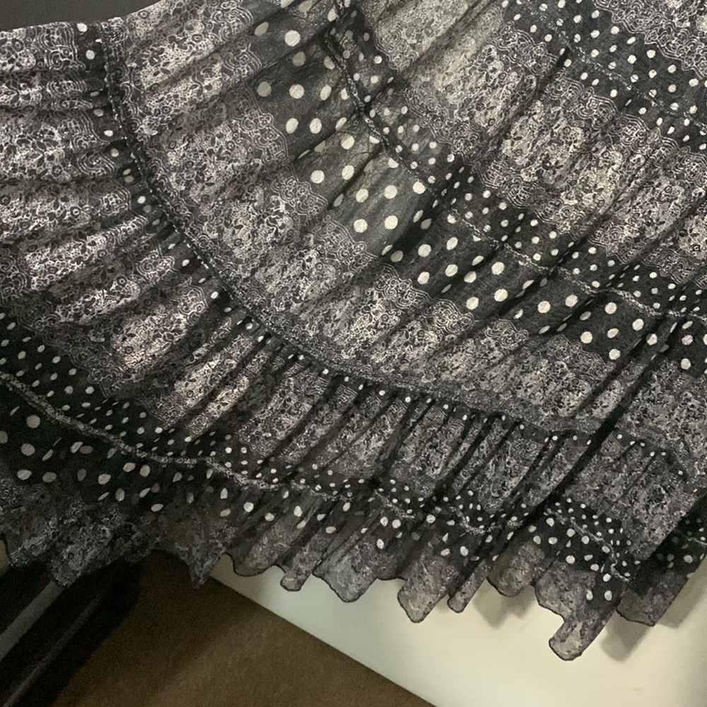 Noni B elastic waisted , flowing skirt with  lace overlay in tiered pattern - Picture 4 of 5